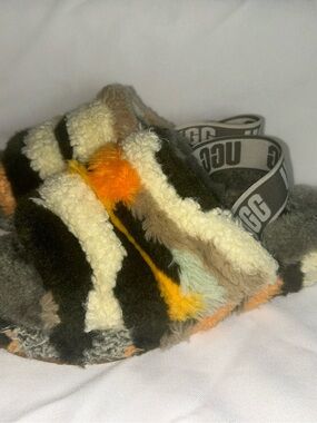 UGG Kids Multicolor Faux-Shearling Bucket Hat - Cream, Black & Orange Accent